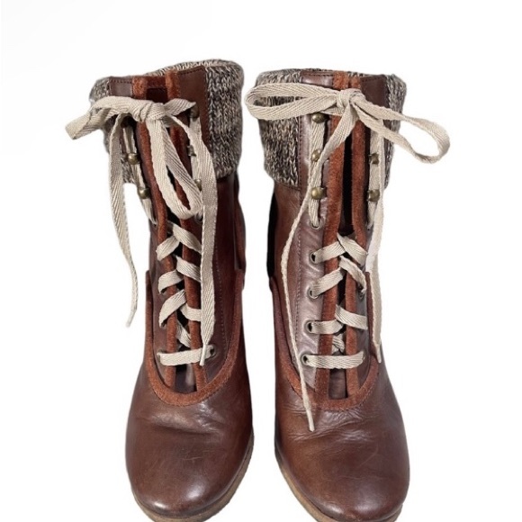 CHLOE PreOwned. GREAT CONDITION Brown Leather Lace Up Wedge Sock Bootie, Size 38 - Picture 6 of 7